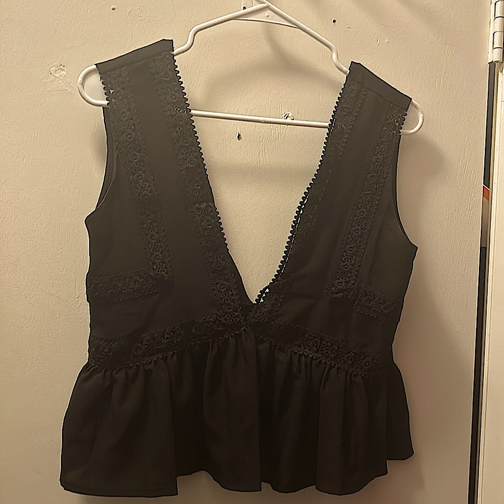 Black low V top